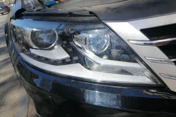 Used Volkswagen FAW-Volkswagen CC 2013 1.8TSI Luxury Model Right Front Headlight