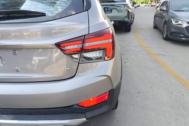 Used Geely Auto Vision S1 2019 Upgraded Model 1.5L CVT Luxury Version
