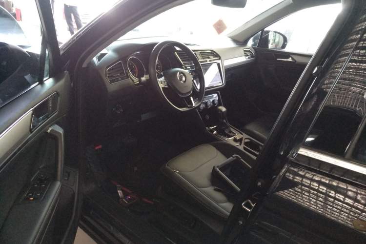 Used Volkswagen Tiguan L 2019 Revised 330TSI Automatic Two-Wheel Drive Smart & Luxury Edition China VI Standard Driver Seat