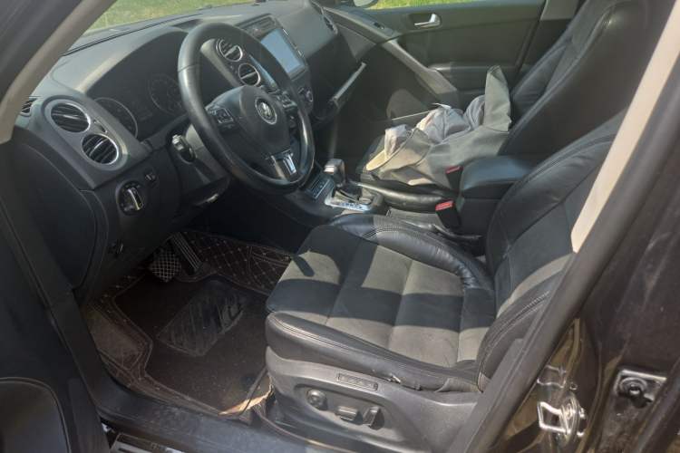 Used Volkswagen Tiguan 2010 2.0 TSI Automatic All-Wheel-Drive Elite Edition Left Front Seat