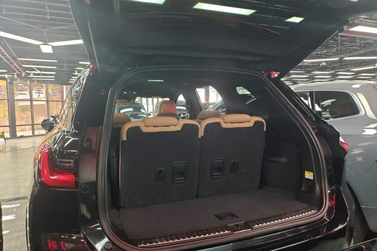 Used Nio ES8 2020 580 km Signature Edition 7-Seater Version
