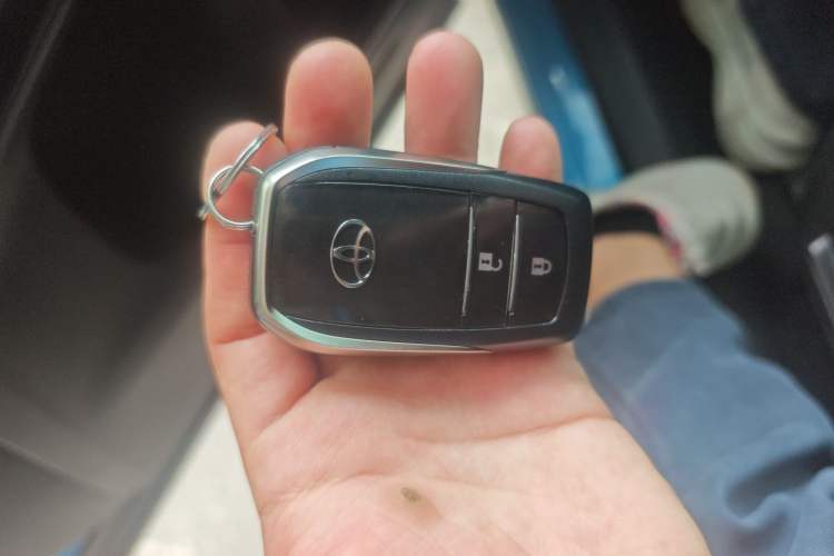 Used Toyota RAV4 2016 2.0L CVT Two-Wheel Drive Smart Edition China V Standard Vehicle Key