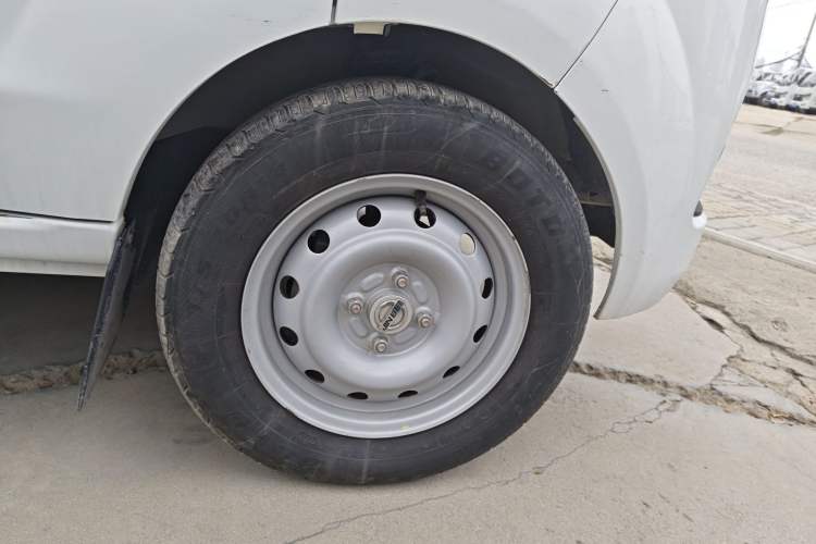 Used Jinbei Hiace X30 2023 1.5L Super-Comfortable Passenger Van 5/6/7-Seater Non-Air-Conditioned Version Model SWC15M
