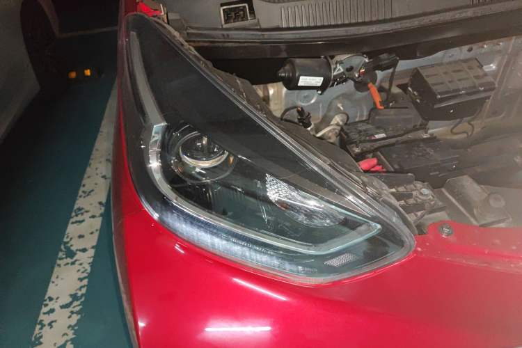 Used Chery QQ Little Ant 2022 Revised Version Sweet Pink Edition Half-Sugar Version Lithium Iron Phosphate 30.7 kWh 30 kW 301 km Right Front Headlight