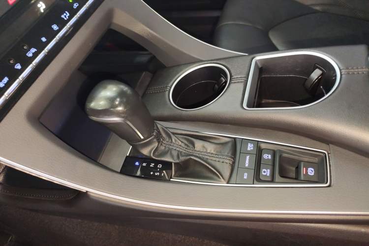 Used Toyota Avalon 2021 2.5L Touring Prestige SPORT Edition Gear Lever