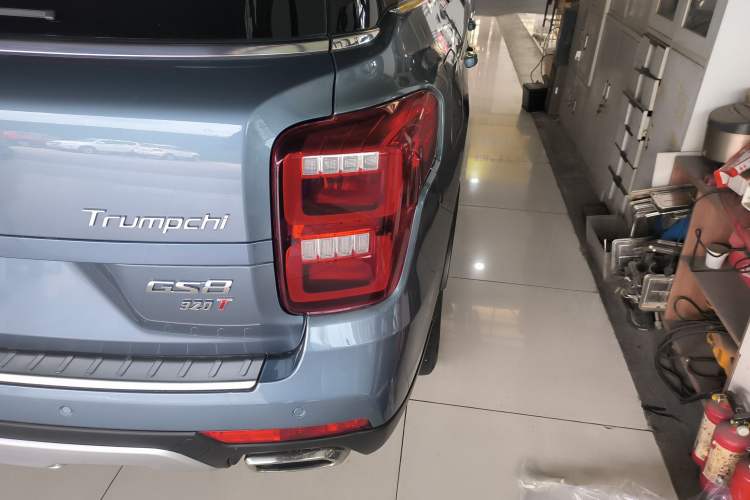 Used GAC Trumpchi GS8 2017 320T Two-Wheel Drive Luxury Smart Connectivity Version (7 Seats) Exterior 3