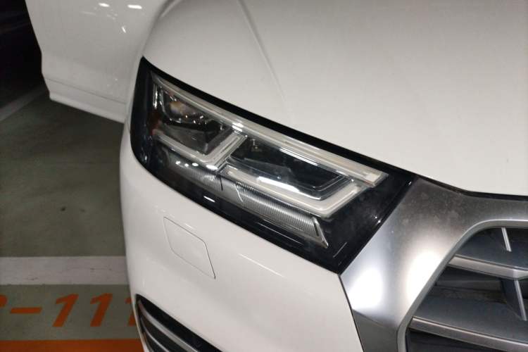 Used Audi Q5L 2018 45 TFSI Prestige Fashion Edition China VI Emission Standard Right Front Headlight