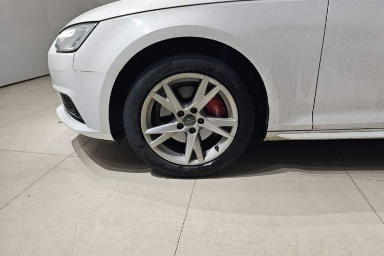 Used Audi A4L 2017 40 TFSI Ambition Edition
