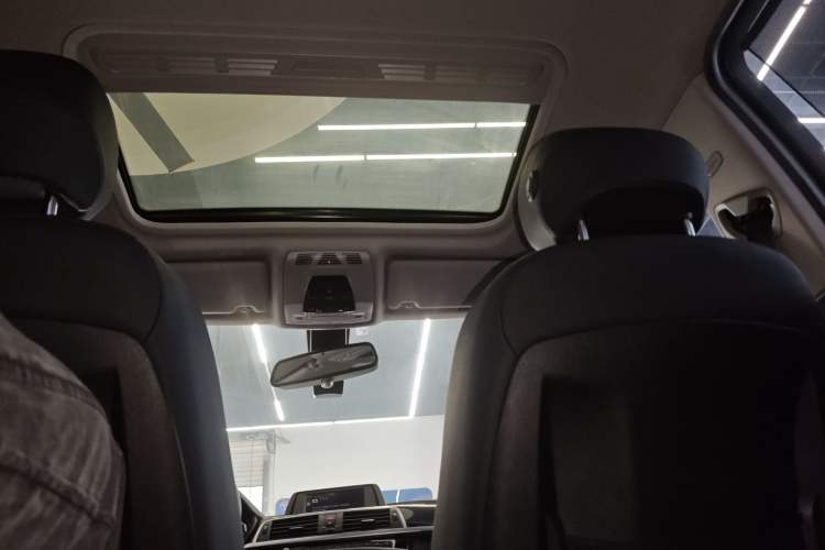 Used BMW 3 Series 2016 316Li Fashion Model
