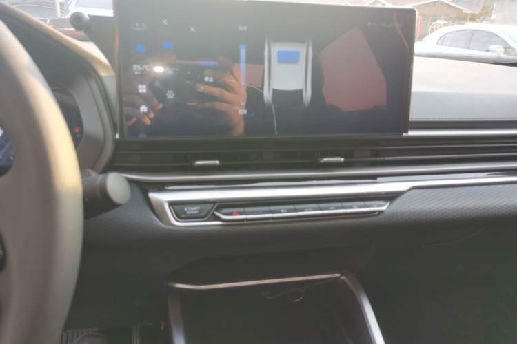 Used Geely Auto Emgrand 2023 4th Generation Champion Edition 1.5L CVT Prestige Model Audio And AC Panel