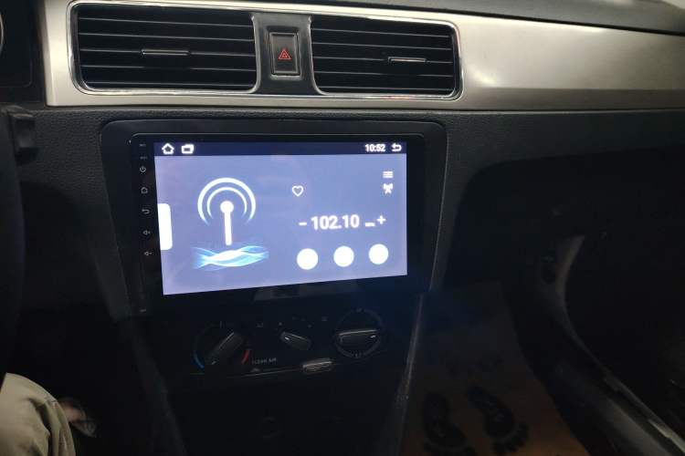 Used Skoda Rapid Spaceback 2016 1.6L Manual Trend Edition Audio And AC Panel