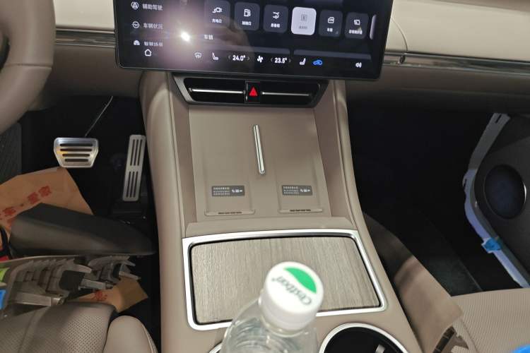 Used Hima Luxeed R7 2025 Range-Extended Version 251 km Max Gear Lever