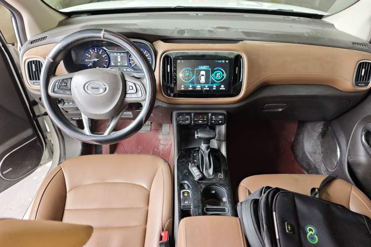 Used GAC Trumpchi GS3 2017 200T Automatic Luxury Edition Center Console