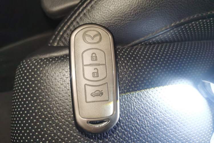 Used Mazda Mazda 3 Axela 2017 Sedan 2.0L Automatic Prestige Model China V Standard
