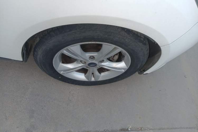 Used Ford Focus 2015 Hatchback 1.6L Automatic Comfort Model Right Front Wheel Hub