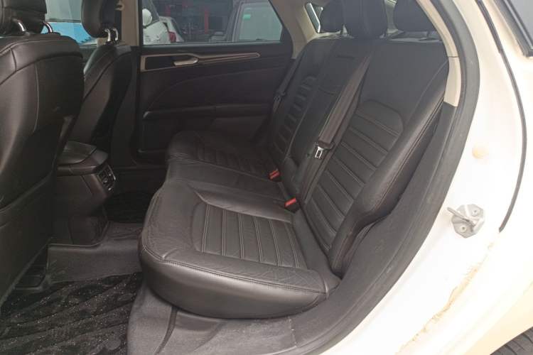 Used Ford Mondeo 2013 2.0L GTDi 200 Fashion Edition Left Rear Seat