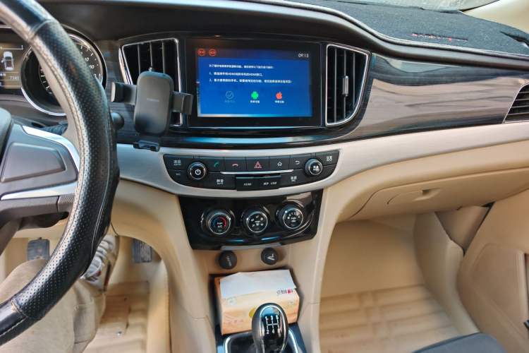 Used Baojun 730 2016 1.5L Manual Comfort Version 7 Seats China V Emission Standard Audio And AC Panel