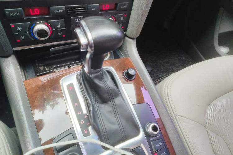 Used Audi Q7 2011 3.0 TFSI Ambition (200kW) Gear Lever