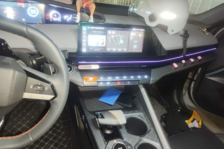 Used CHANGAN UNI-V 2022 1.5T Prestige Version Audio And AC Panel