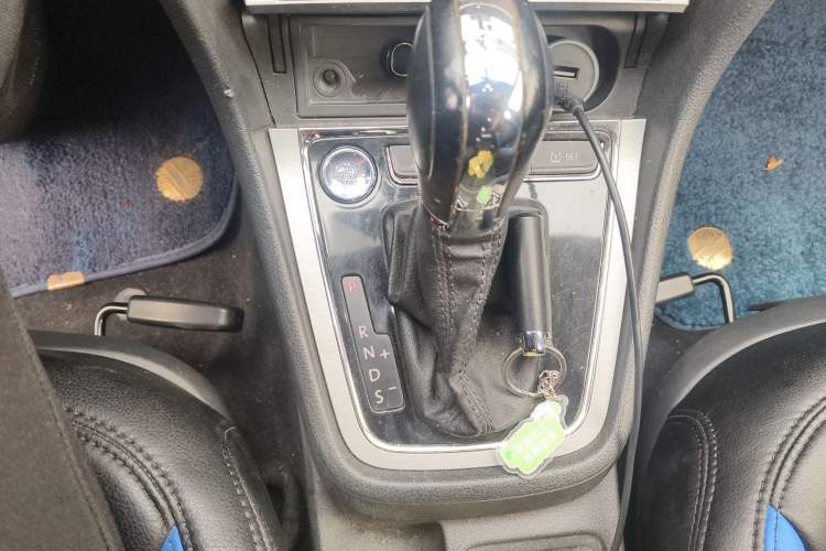 Used Volkswagen Lavida 2013 1.4TSI DSG Comfort Edition Gear Lever