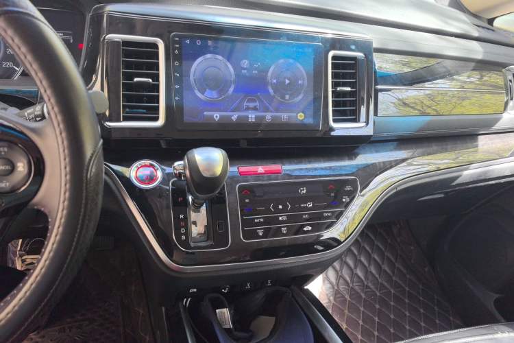 Used Honda Elysion 2019 2.0L Hybrid Luxury Edition Audio And AC Panel