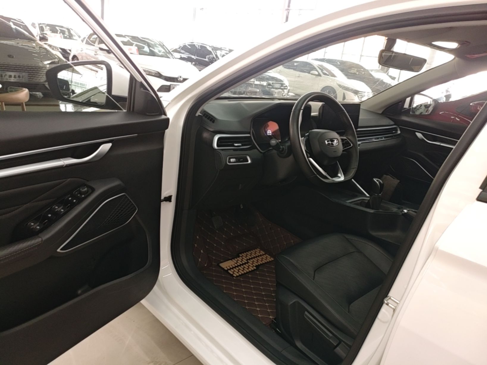 Geely Auto Emgrand 2022 4th Generation 1.5L Manual Luxury Model — снимка 18