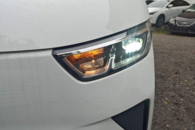 Used Wuling Yangguang 2025 Model 310KM Bus Edition—Customized by CATL