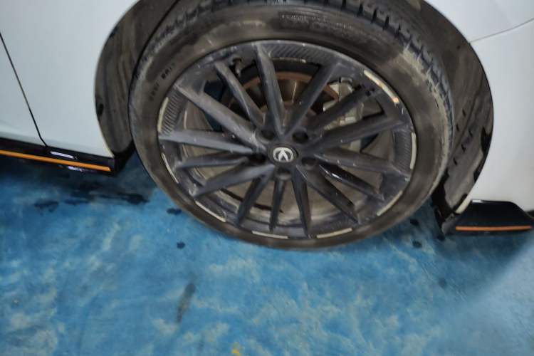 Used CHANGAN UNI-V 2022 1.5T Sport Edition Right Front Wheel Hub