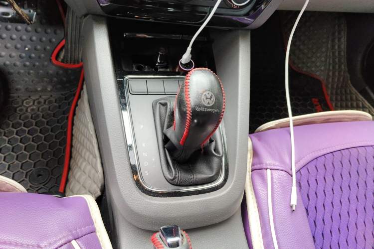 Used Volkswagen Sagitar 2015 1.6L Automatic Comfort Model Gear Lever