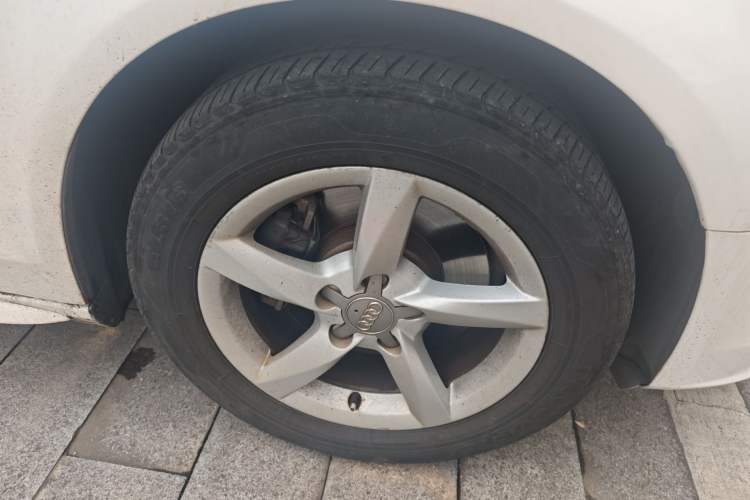 Used Audi A4L 2013 35 TFSI Automatic Comfort Model Right Front Wheel Hub