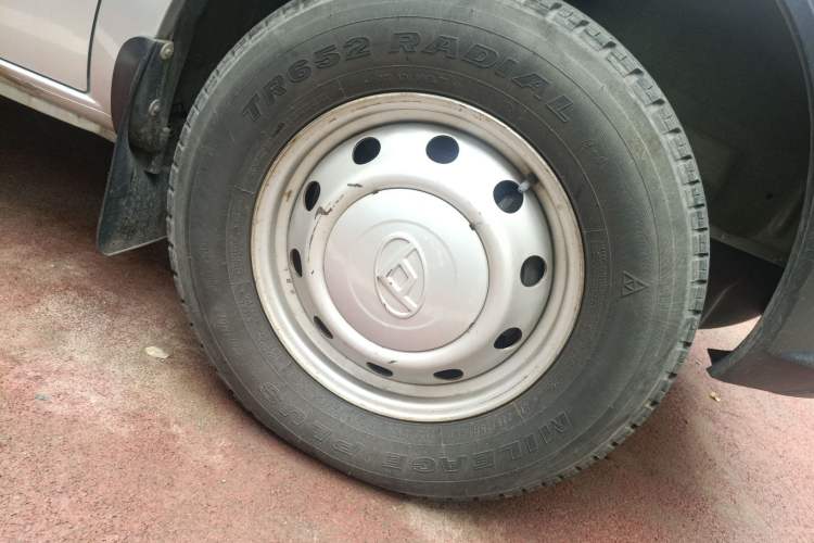 Used SAIC MAXUS Xintu V80 2019 2.5T Classic Edition 6-Speed Manual – Aoyuntong Modified Version Short Wheelbase Mid-Height Roof 5/6 Seats
