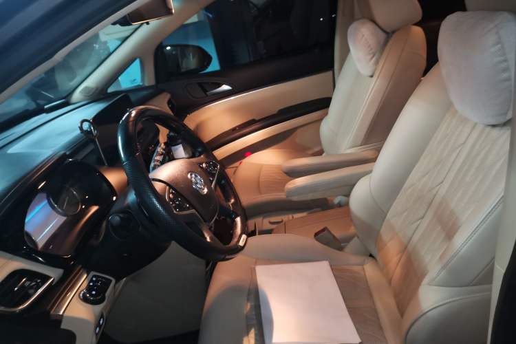 Used Buick GL8 2023 Land Executive Class Deluxe Model
