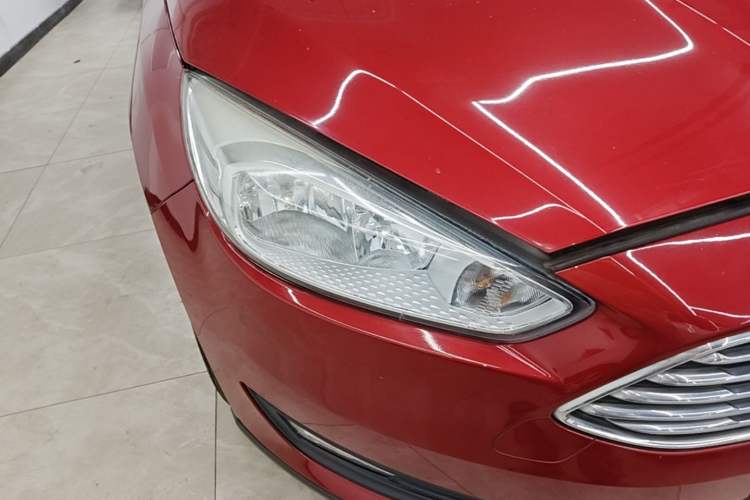 Used Ford Focus 2015 Sedan 1.6L Automatic Comfort Model
