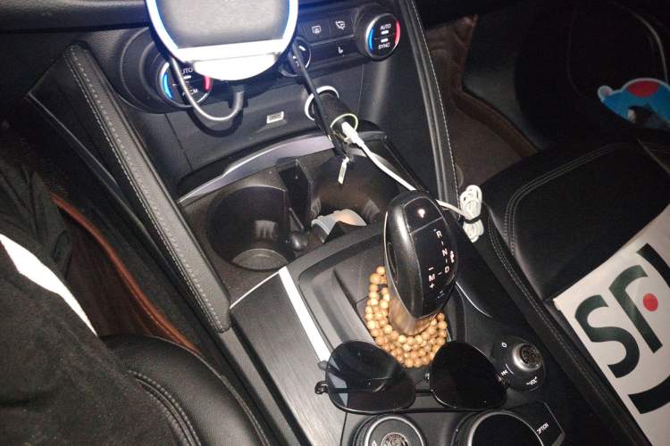 Used Alfa Romeo Stelvio 2017 2.0T 200HP Luxury Edition Gear Lever