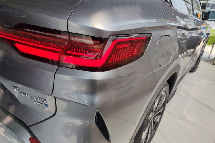 Used BYD Song PLUS New Energy 2025 DM-i Smart Drive 112KM Prestige Model Right Rear Taillight