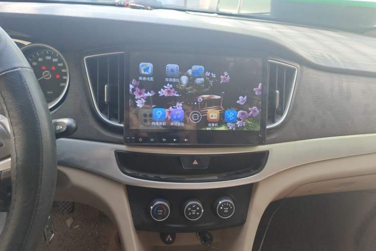 Used Baojun 730 2016 Revised 1.5L Manual Standard Version 7 Seats China V Emission Standard Audio And AC Panel