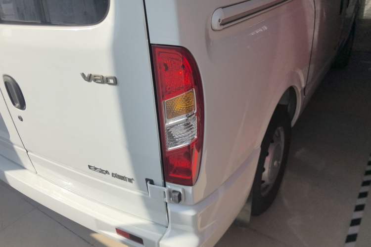 Used SAIC MAXUS Xintu V80 2021 2.0T PLUS AMT City Edition Short Wheelbase Ultra-Low Roof 5/6-Seater
