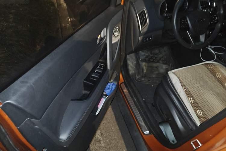 Used Hyundai ix25 2015 1.6L Automatic Two-Wheel-Drive Deluxe DLX Model
