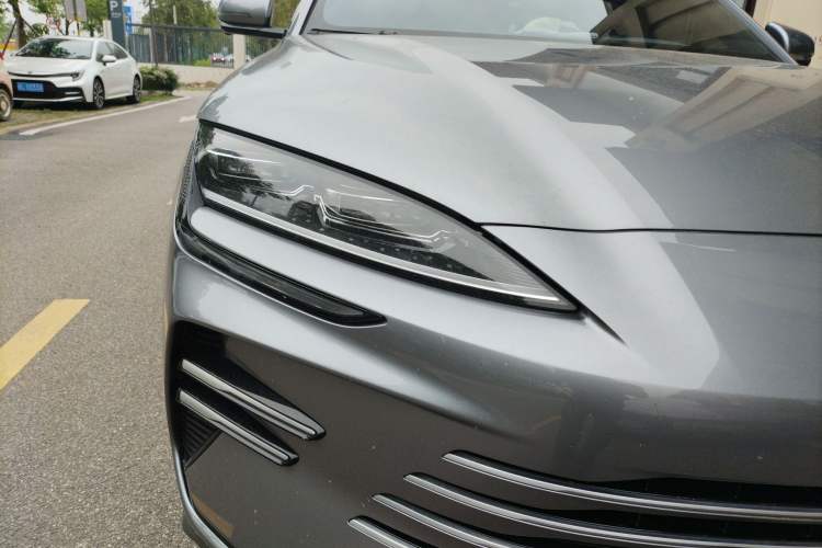 Used BYD Song PLUS New Energy 2025 DM-i 112KM Prestige Model Right Front Headlight