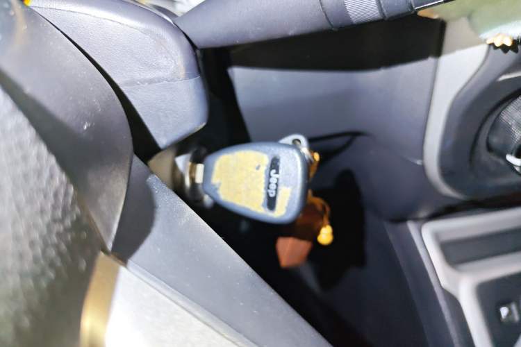 Used Jeep Compass 2014 2.4L four-wheel drive luxury version Vehicle Key