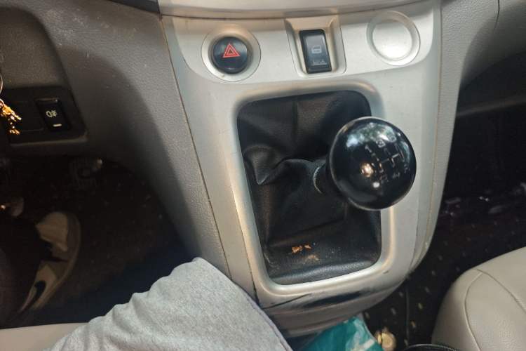 Used Nissan NV200 2012 1.6L 232 Seats Luxury Version
