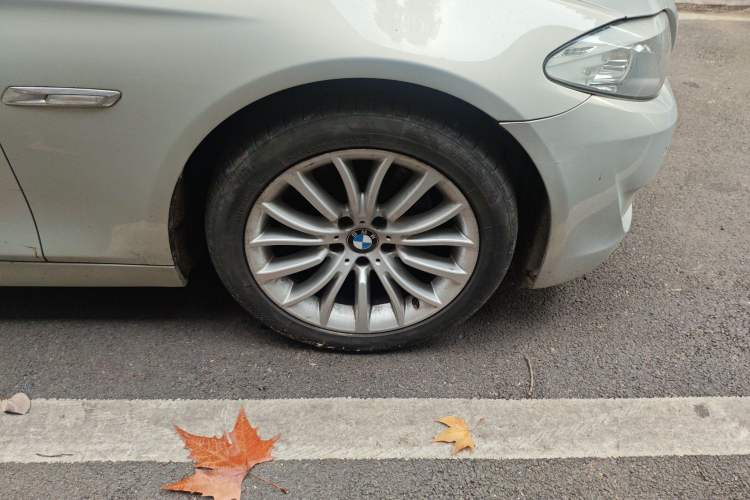 Used BMW 5 Series 2011 528Li Leading Model
