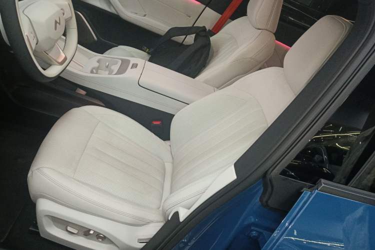 Used ONVO L60 2024 60 kWh Rear-Drive Version