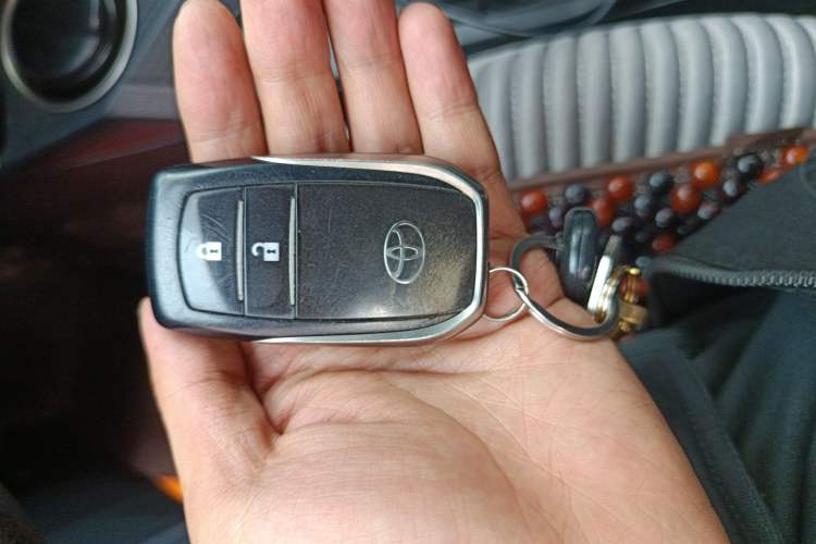 Used Toyota RAV4 2013 2.5L Automatic 4x4 Elite Edition Vehicle Key