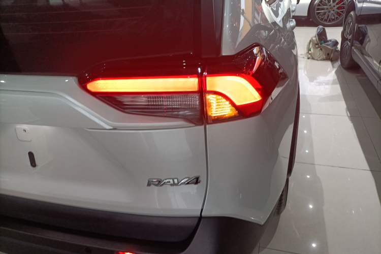 Used Toyota RAV4 2023 2.0L CVT Two-Wheel Drive Urban Edition Right Rear Taillight