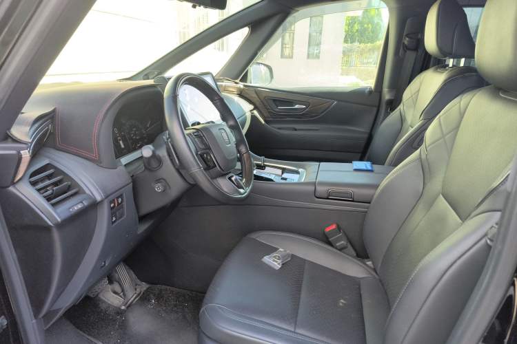 Used Toyota Vellfire 2024 Crown Dual-Engine 2.5L Ultimate Edition
