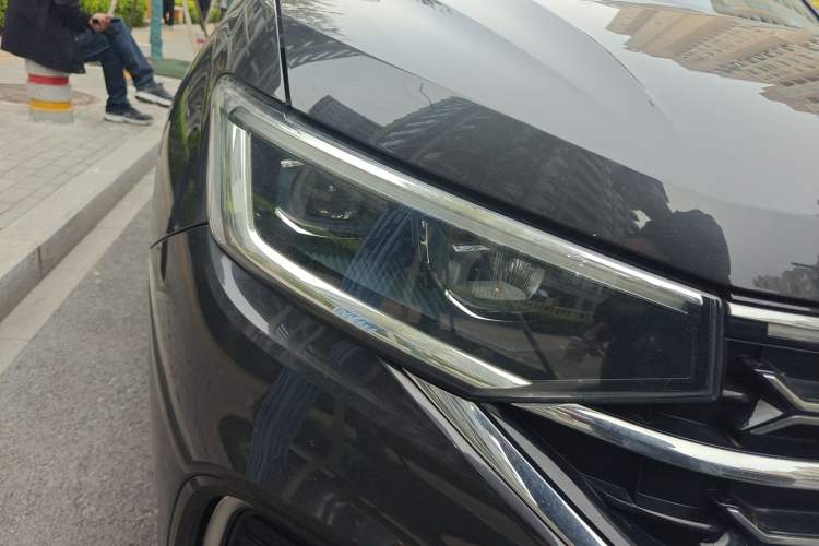 Used Volkswagen Tayron 2024 300TSI Two-Wheel-Drive Luxury Plus Advanced Version Right Front Headlight