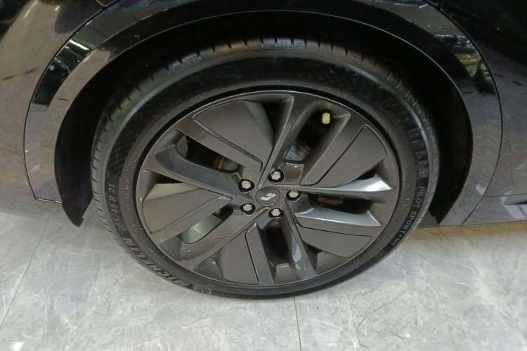 Used Li Auto L9 2023 Pro Model Right Rear Wheel Hub