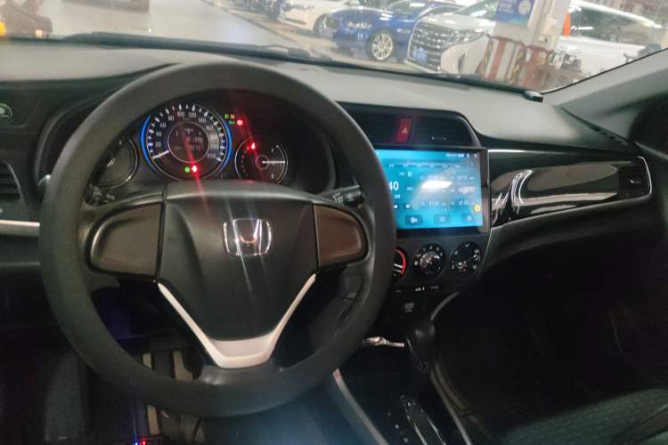 Used Honda Crider 2015 1.8L automatic comfort version Center Console