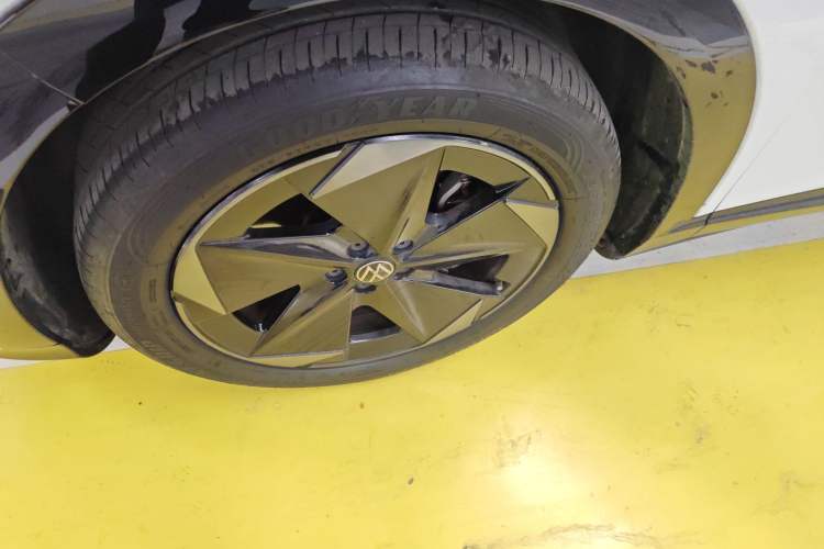 Used Volkswagen ID.UNYX 2024 Pro Long-Range Version Exterior 4